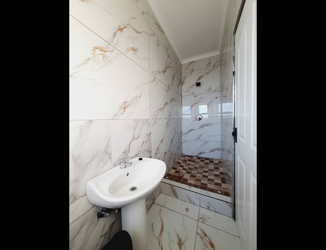 1 BEDROOM APARTMENT TO LET IN RABIE RIDGE